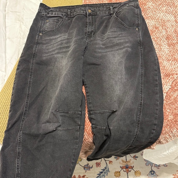 Amazon Barrel Jean - Picture 1 of 2
